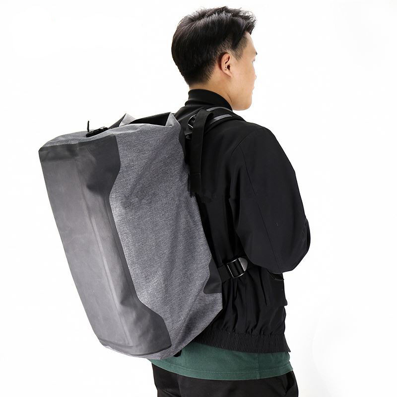 Bolsa de lona deportiva de gran capacidad con correas de mochila acolchada para transporte cómodo