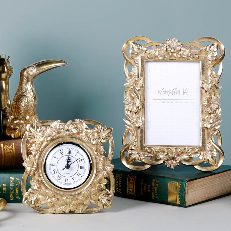 Colección de marco de fotos de flores clásicas con bandeja y reloj