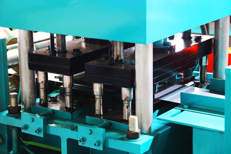 Máquina formadora de rollos automática de marco de compuerta cortafuegos